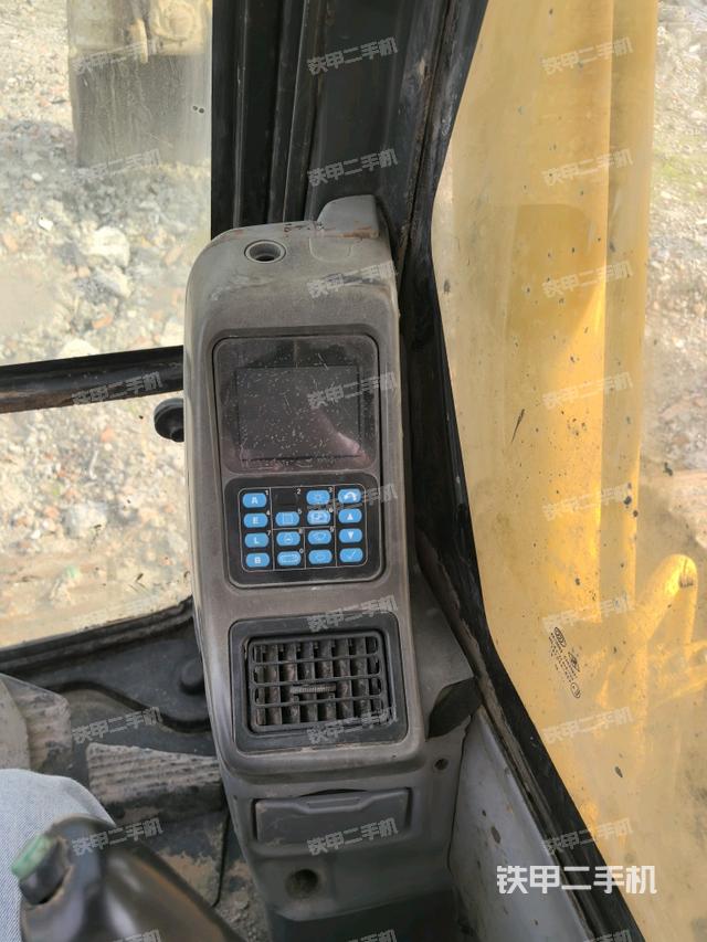 显示屏 (驾驶室部分) 显示屏 (驾驶室部分)