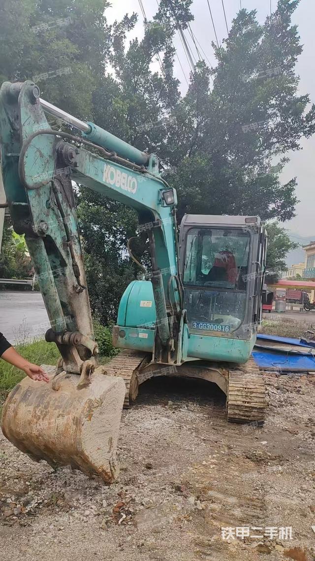 驾驶室整体(整机外观) 驾驶室整体(整机外观)