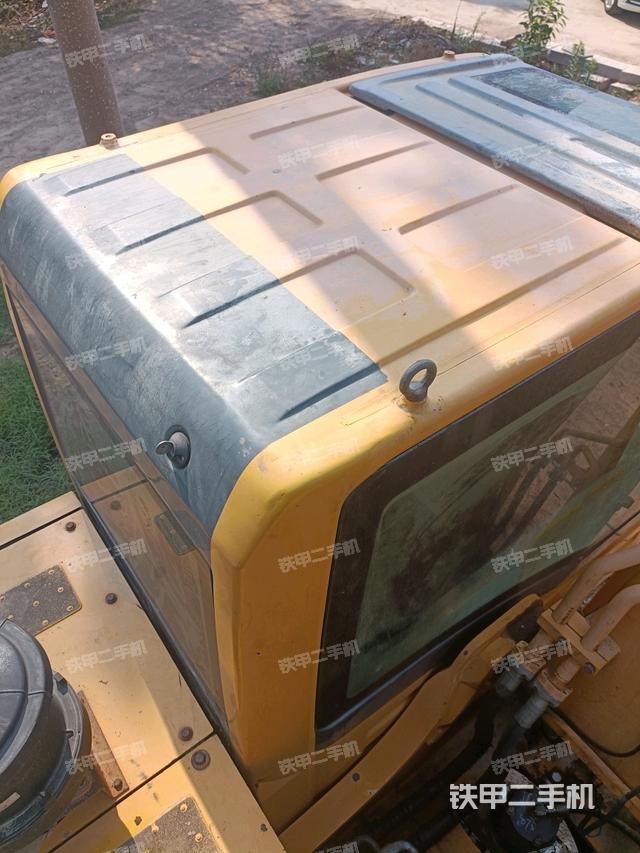 驾驶室顶部(整机外观) 驾驶室顶部(整机外观)