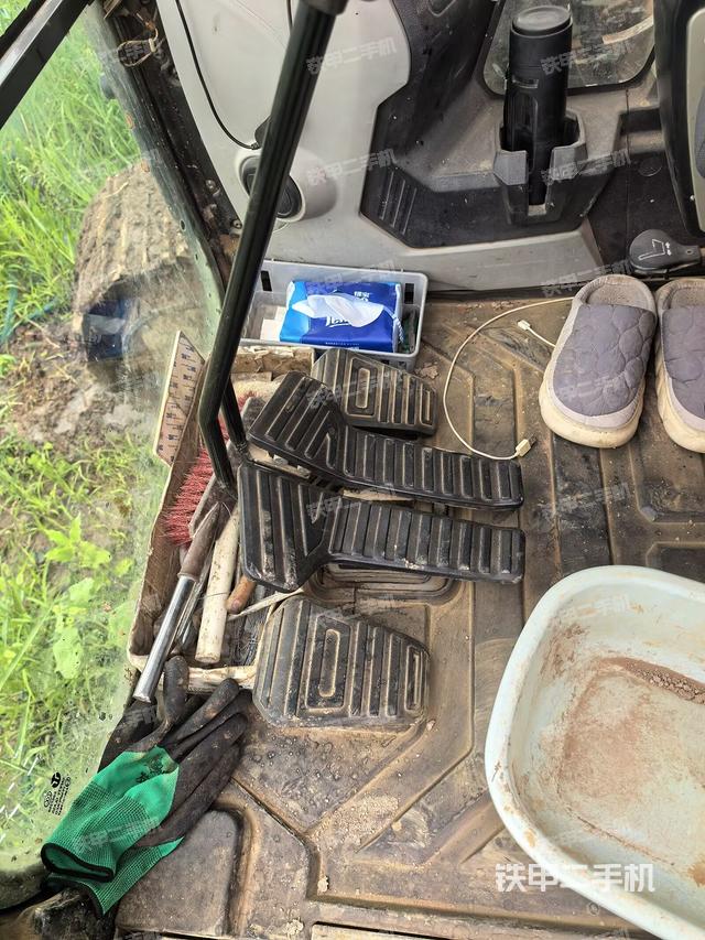 后窗玻璃角标(驾驶室部分) 后窗玻璃角标(驾驶室部分)