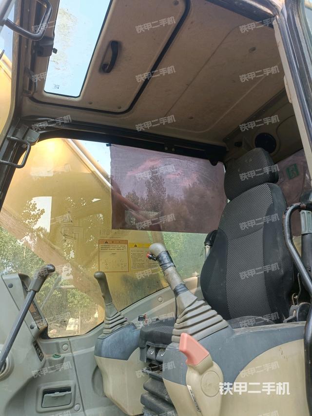 驾驶室整体(整机外观) 驾驶室整体(整机外观)