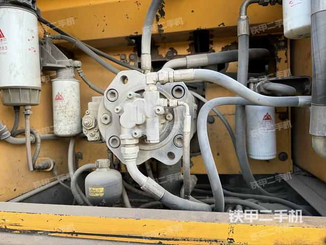 液压泵舱室正面整体(整机外观) 液压泵舱室正面整体(整机外观)