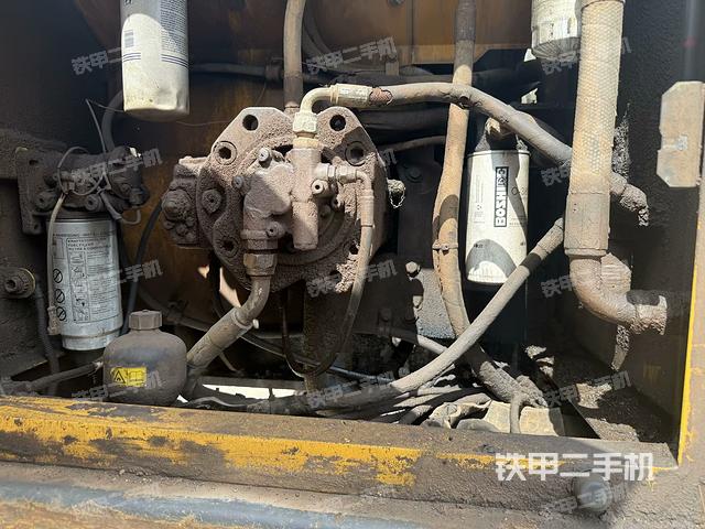 液壓泵艙室正面整體（整機(jī)外觀）