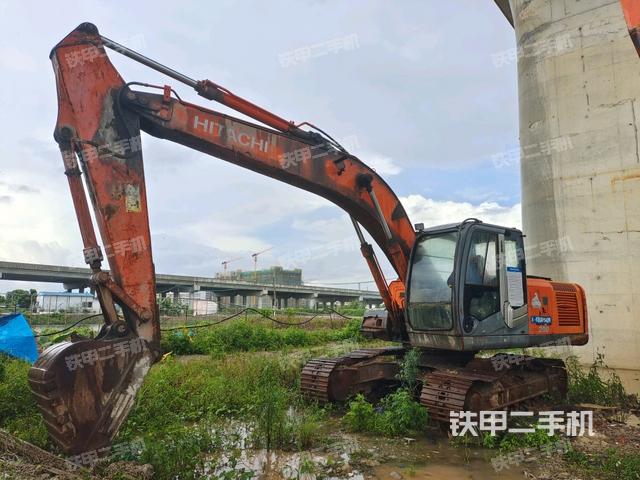 日立ZX200-3國產(chǎn)挖掘機