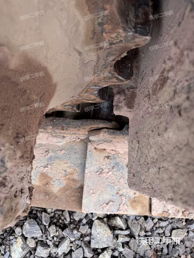 右側(cè)履帶整體（行走機構(gòu)）