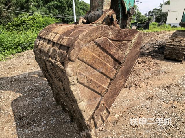 铲斗45度(工作和回转装置) 铲斗45度(工作和回转装置)