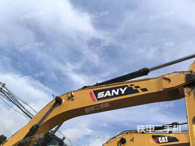 小臂整体左后(工作和回转装置) 小臂整体左后(工作和回转装置)