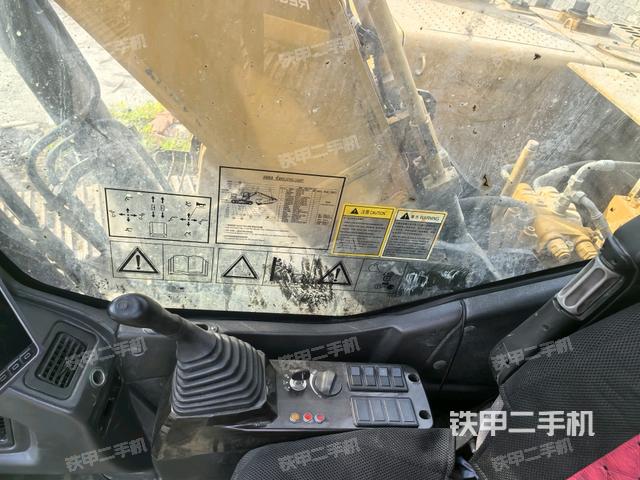 座椅右侧控制台/钥匙门/油门/含右手柄(驾驶室部分) 座椅右侧控制台/钥匙门/油门/含右手柄(驾驶室部分)