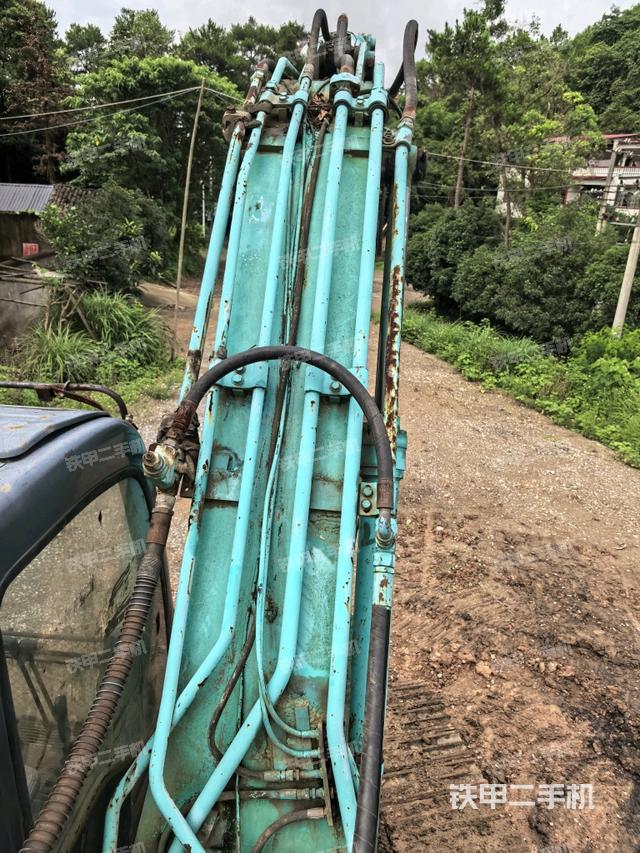 大臂背部俯视(工作和回转装置) 大臂背部俯视(工作和回转装置)