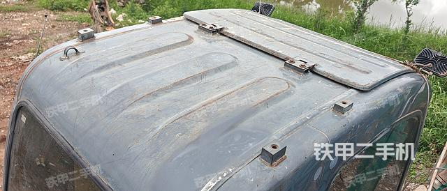 驾驶室顶部(整机外观) 驾驶室顶部(整机外观)