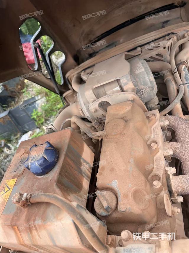 發(fā)動(dòng)機(jī)艙液壓泵全景（壓路機(jī)發(fā)動(dòng)機(jī)艙）