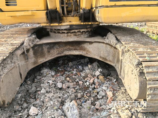 转盘和下车架正前(工作和回转装置) 转盘和下车架正前(工作和回转装置)