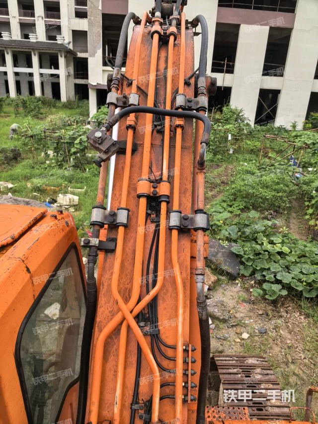 大臂背部俯视(工作和回转装置) 大臂背部俯视(工作和回转装置)