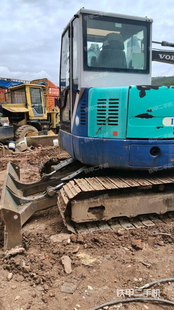 驾驶室顶部（整机外观）