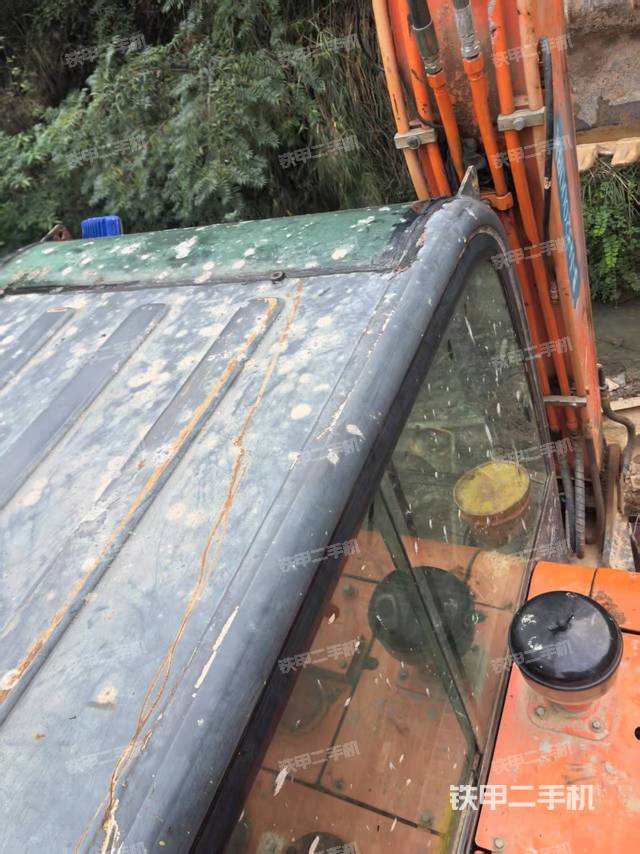 驾驶室顶部（整机外观）