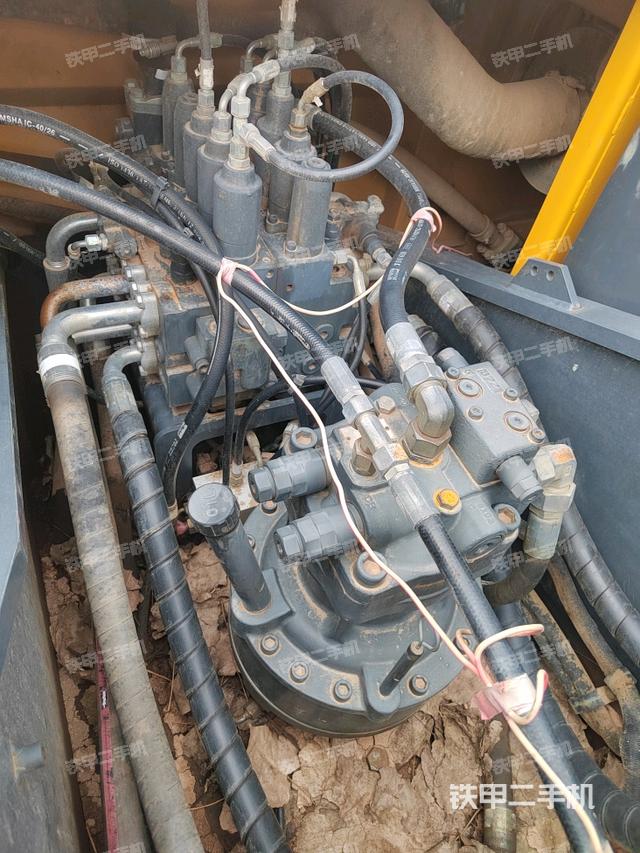 回转马达和主控阀（整机外观）