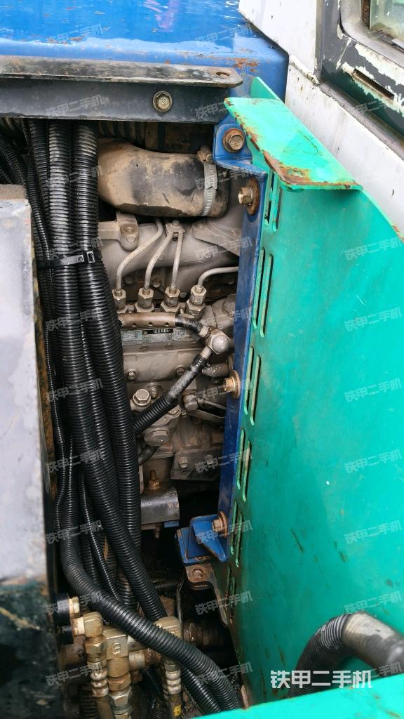 回转马达和主控阀（整机外观）