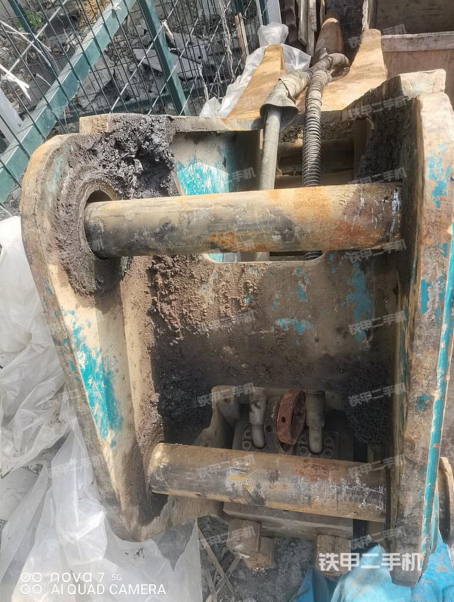 整机右侧（设备外观及核心部件）