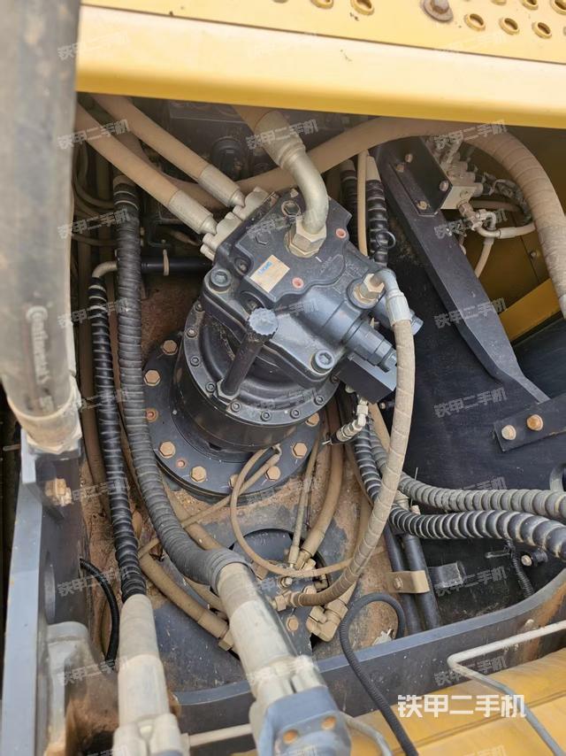 回转马达和主控阀（整机外观）