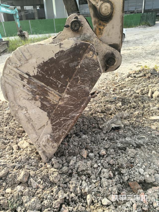 铲斗45度(工作和回转装置) 铲斗45度(工作和回转装置)