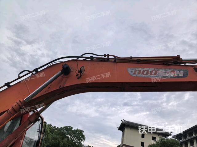 大臂根部 斜视(工作和回转装置) 大臂根部 斜视(工作和回转装置)