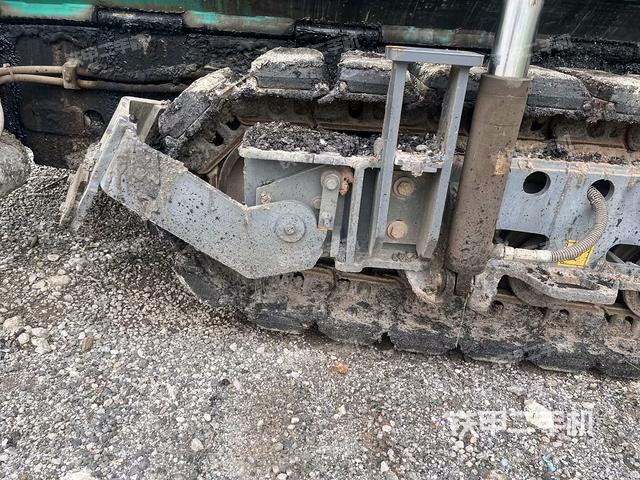 右驱动轮/右后轮（行走机构）