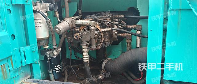 液压泵舱室正面整体(整机外观) 液压泵舱室正面整体(整机外观)