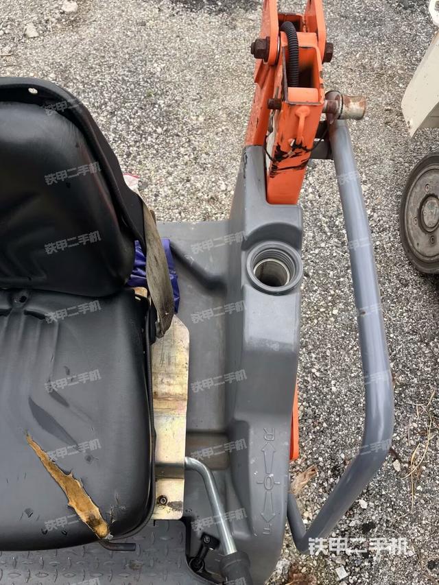 后玻璃角標(biāo)（壓路機(jī)駕駛室）