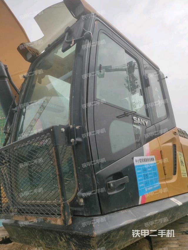 驾驶室整体(整机外观) 驾驶室整体(整机外观)