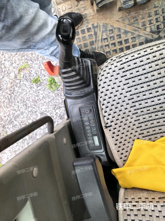 后窗玻璃角標（駕駛室部分）