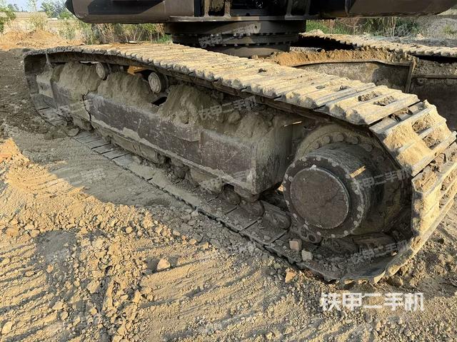 单侧履带整体(整机外观) 单侧履带整体(整机外观)