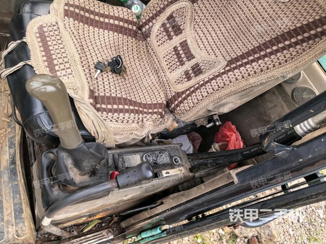 显示屏 (驾驶室部分) 显示屏 (驾驶室部分)
