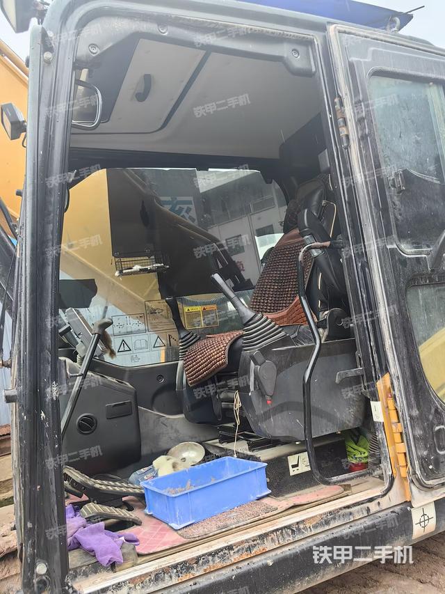 駕駛室整體（整機(jī)外觀）