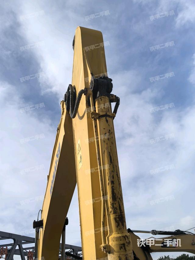 小臂整体右前(工作和回转装置) 小臂整体右前(工作和回转装置)