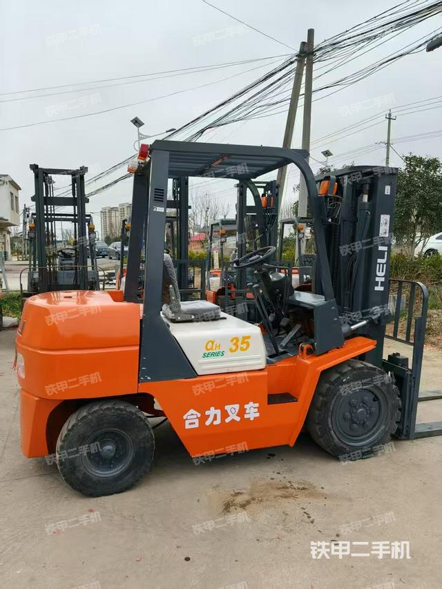 整机右侧（设备外观及核心部件）