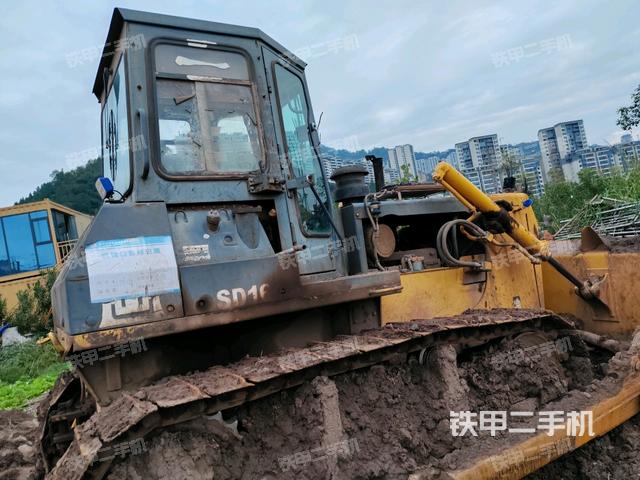 驾驶室右侧全景照(推土机驾驶室) 驾驶室右侧全景照(推土机驾驶室)