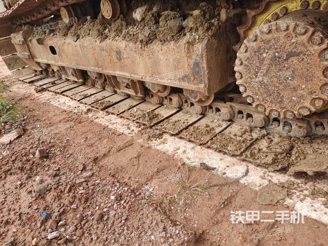 单侧履带整体(整机外观) 单侧履带整体(整机外观)