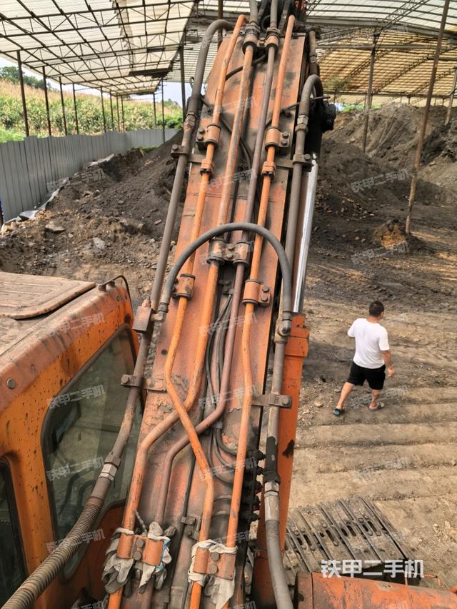 小臂整体右前（工作和回转装置）