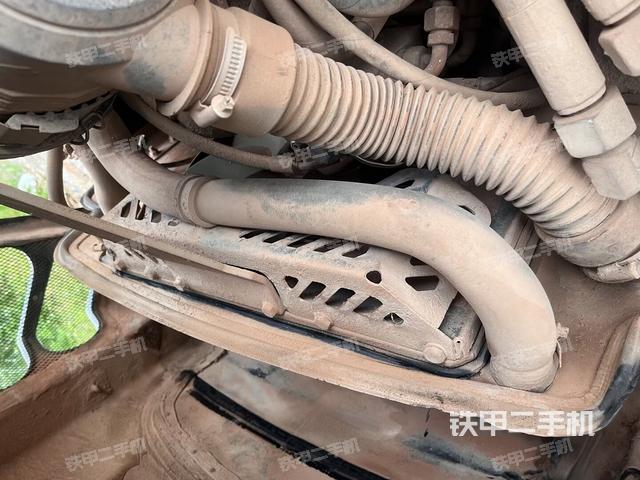 發(fā)動(dòng)機(jī)上部全景（壓路機(jī)發(fā)動(dòng)機(jī)艙）