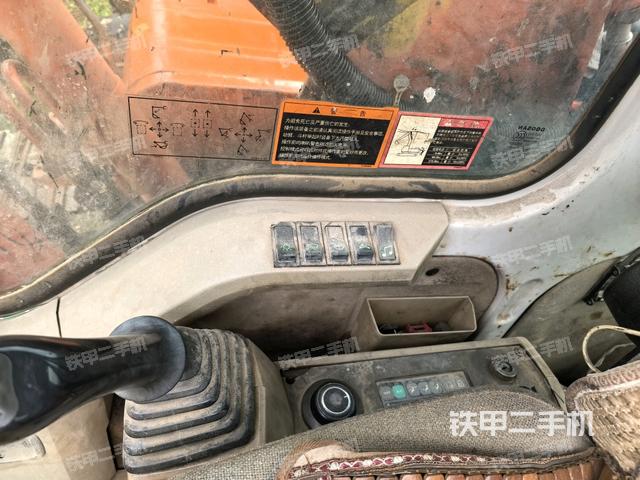 座椅左侧控制台/音响/含左手柄(驾驶室部分) 座椅左侧控制台/音响/含左手柄(驾驶室部分)