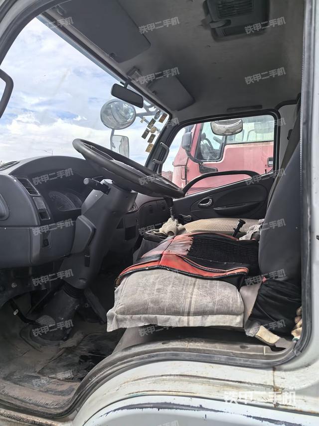 驾驶室操作台（设备外观及核心部件）