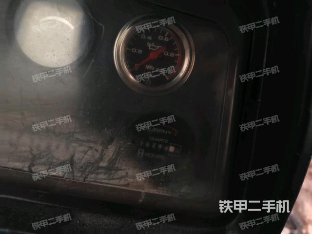 仪表盘全景(推土机驾驶室) 仪表盘全景(推土机驾驶室)