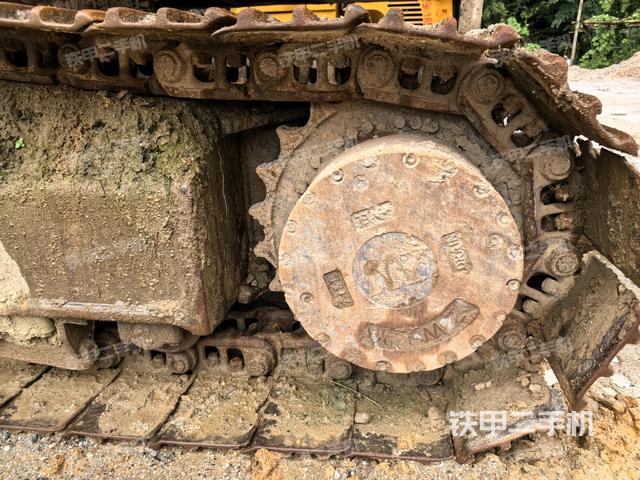 左导向轮(行走机构) 左导向轮(行走机构)