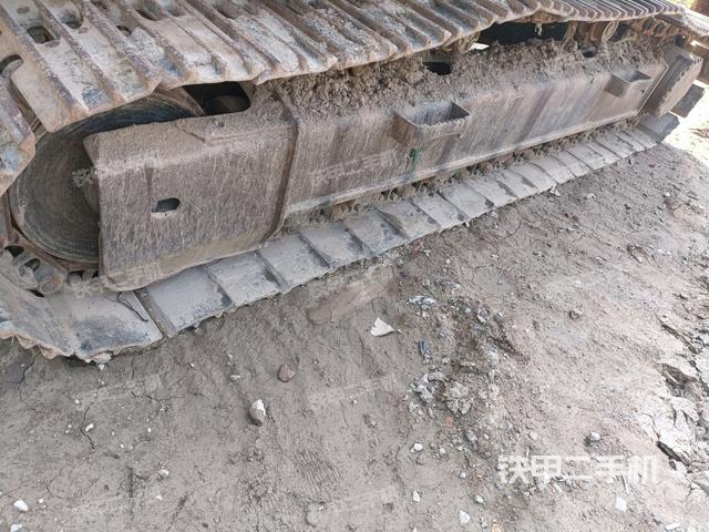 单侧履带整体(整机外观) 单侧履带整体(整机外观)