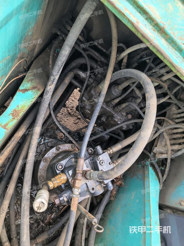 中央回转接头特写(上车部件) 中央回转接头特写(上车部件)