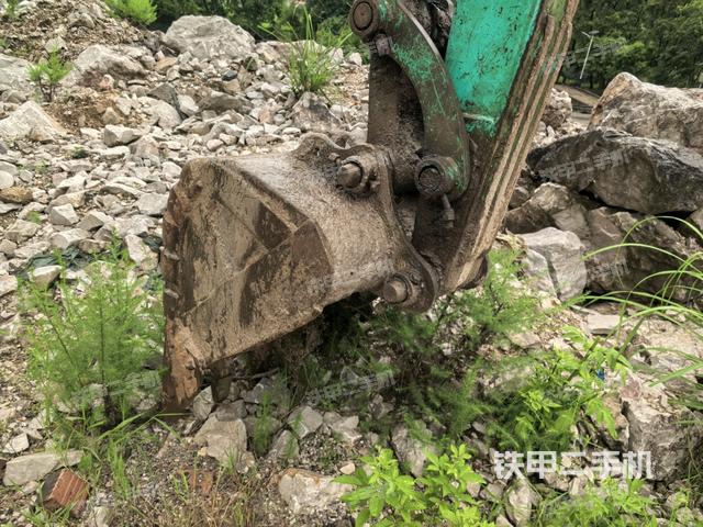 铲斗45度(工作和回转装置) 铲斗45度(工作和回转装置)