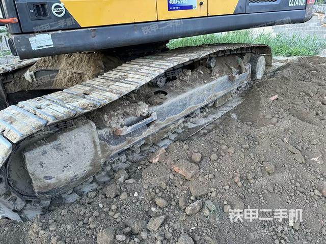 单侧履带整体(整机外观) 单侧履带整体(整机外观)