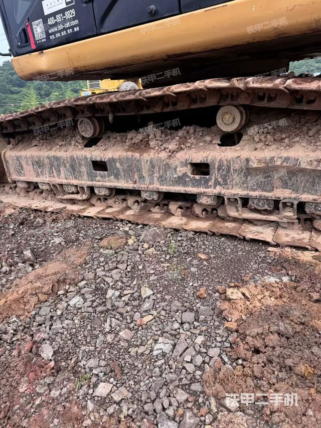 右驅(qū)動輪（行走機構(gòu)）