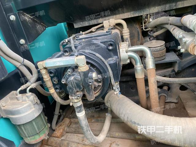液壓泵艙室正面整體(整機(jī)外觀) 液壓泵艙室正面整體(整機(jī)外觀)