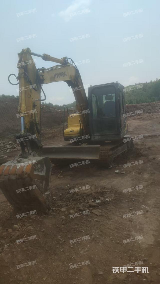 現(xiàn)代R80-7挖掘機(jī)